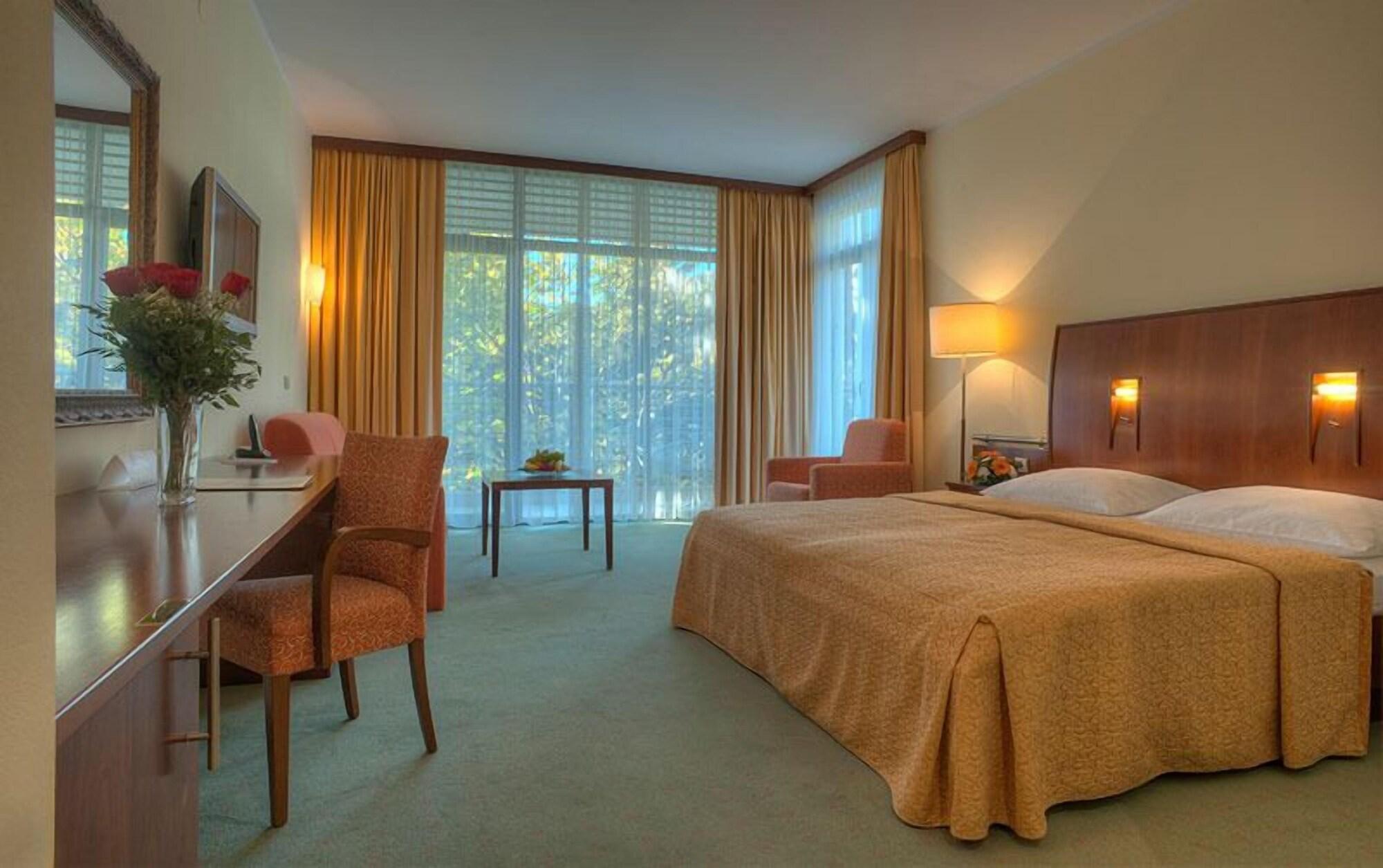 Hotel Rivijera Petrovac Buitenkant foto