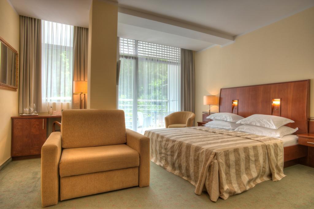 Hotel Rivijera Petrovac Buitenkant foto