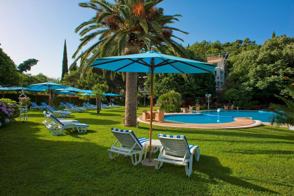 Hotel Rivijera Petrovac Buitenkant foto