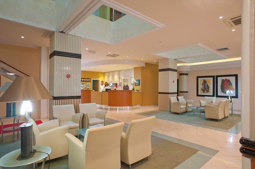 Hotel Rivijera Petrovac Buitenkant foto
