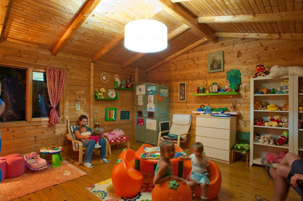 Hotel Rivijera Petrovac Buitenkant foto