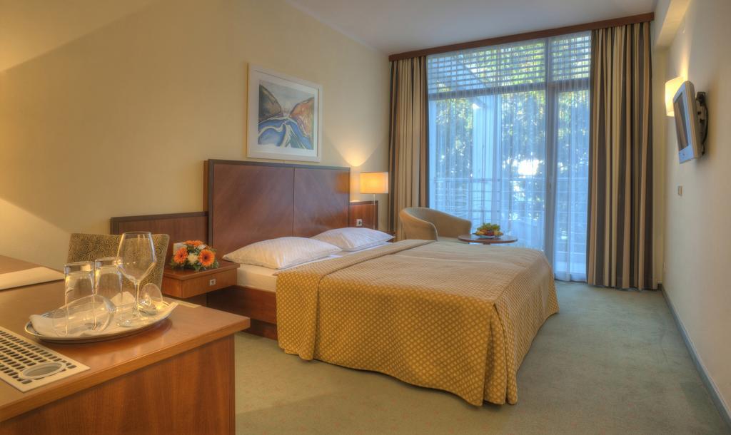 Hotel Rivijera Petrovac Buitenkant foto