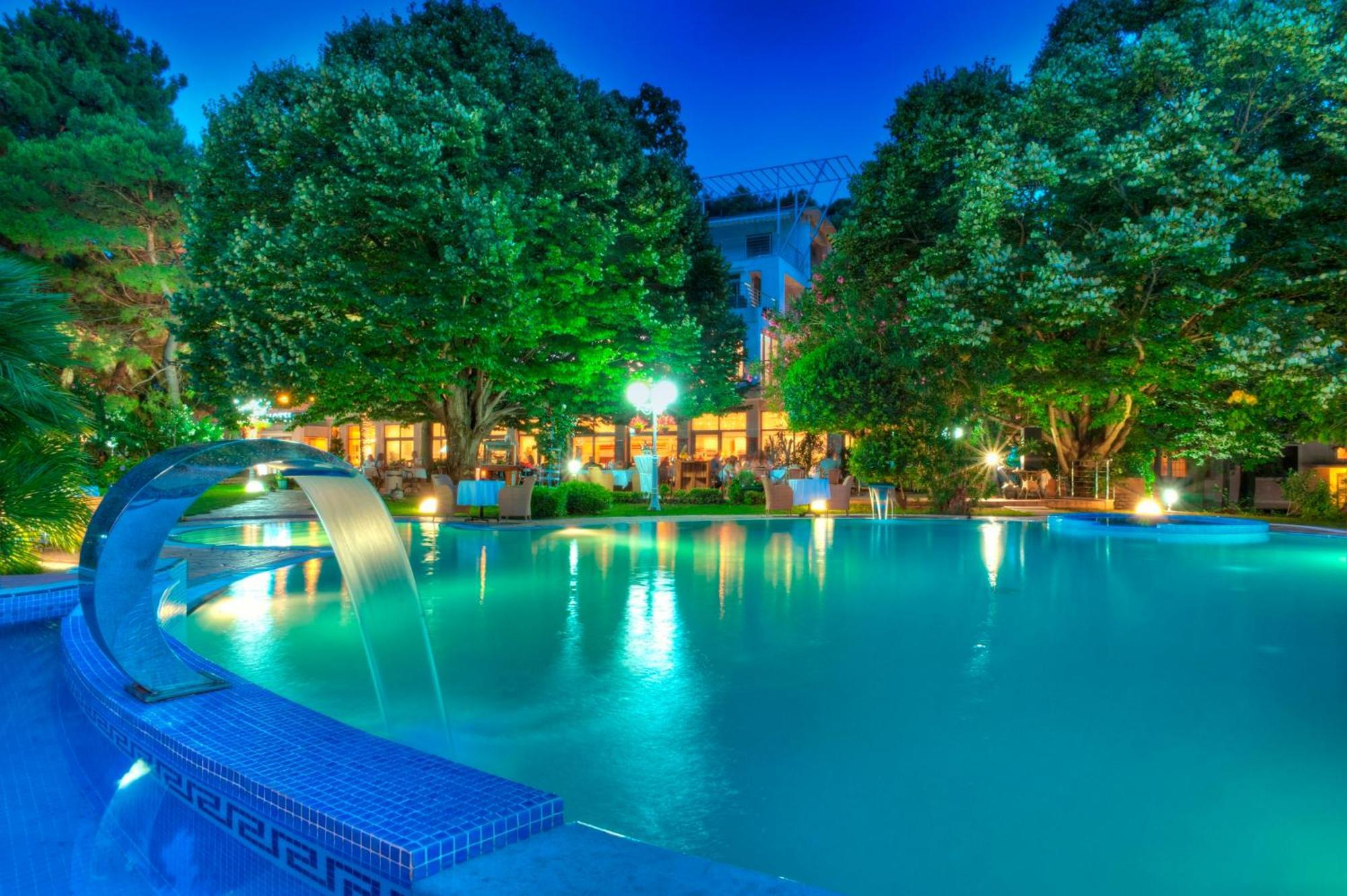 Hotel Rivijera Petrovac Buitenkant foto