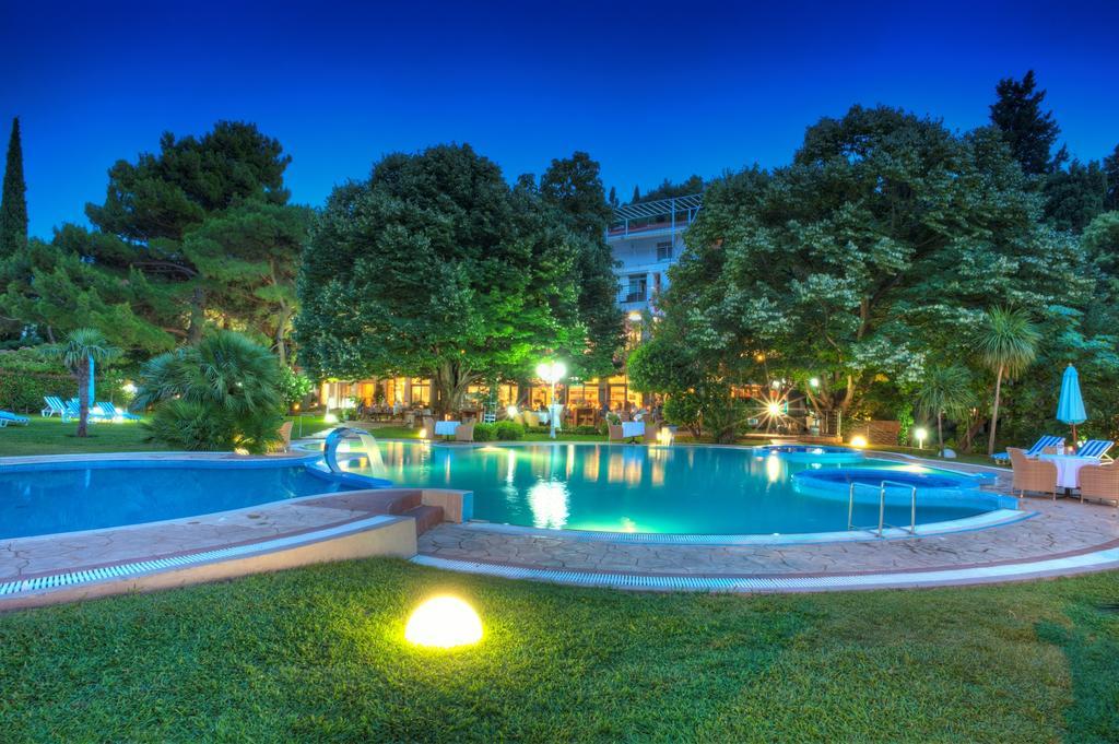 Hotel Rivijera Petrovac Buitenkant foto