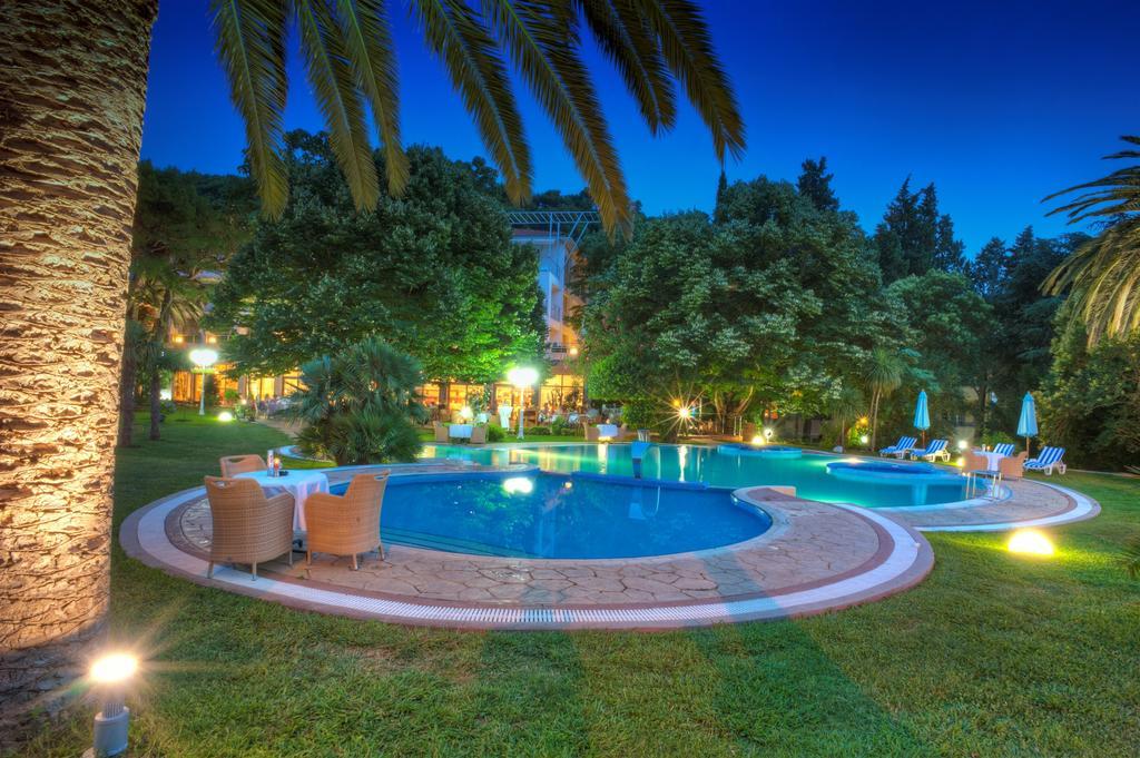 Hotel Rivijera Petrovac Buitenkant foto