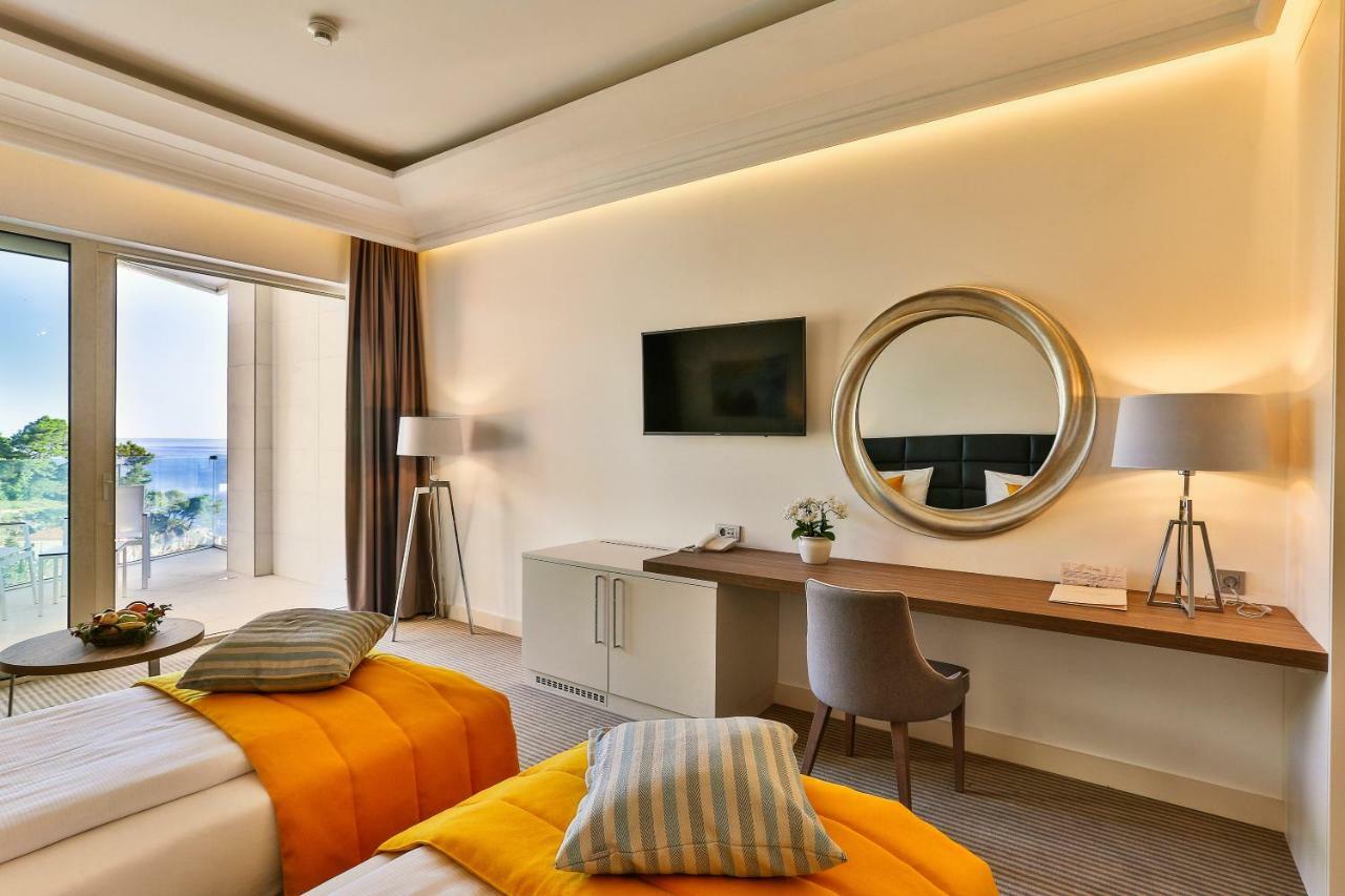 Hotel Rivijera Petrovac Buitenkant foto